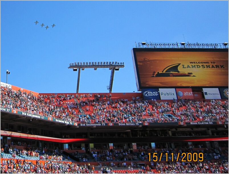 12 Gameday Miami - Dagens flyby - 4 jagerfly, hehe